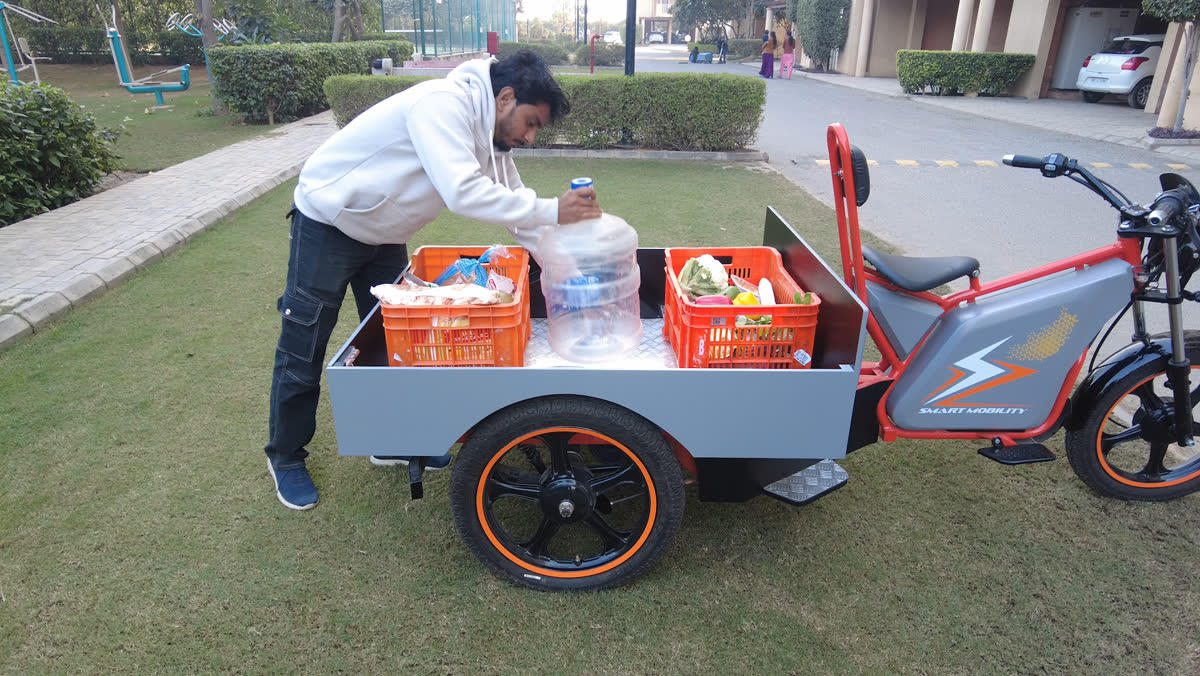 Grocery Delivery Loading